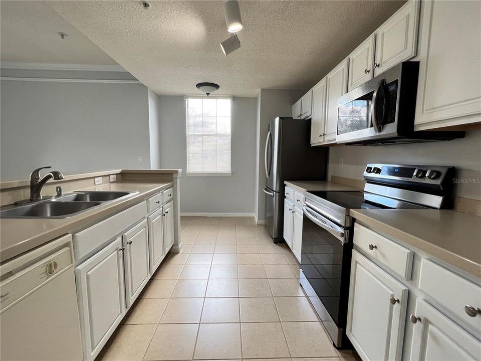 For Rent: $2,250 (2 beds, 2 baths, 1219 Square Feet)