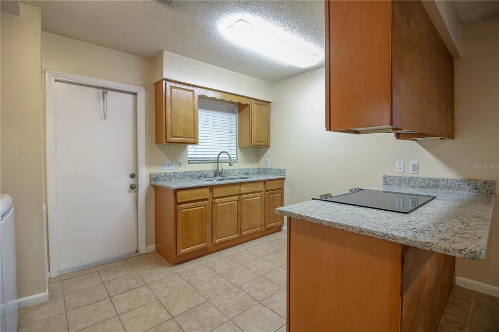 For Rent: $1,450 (2 beds, 1 baths, 1200 Square Feet)