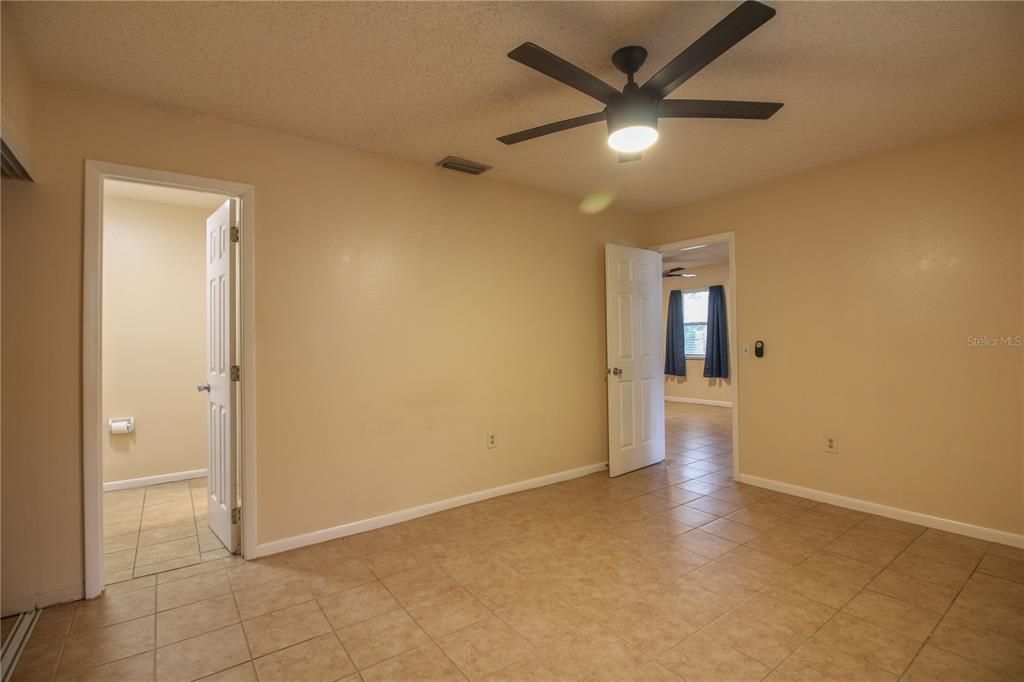 For Rent: $1,450 (2 beds, 1 baths, 1200 Square Feet)