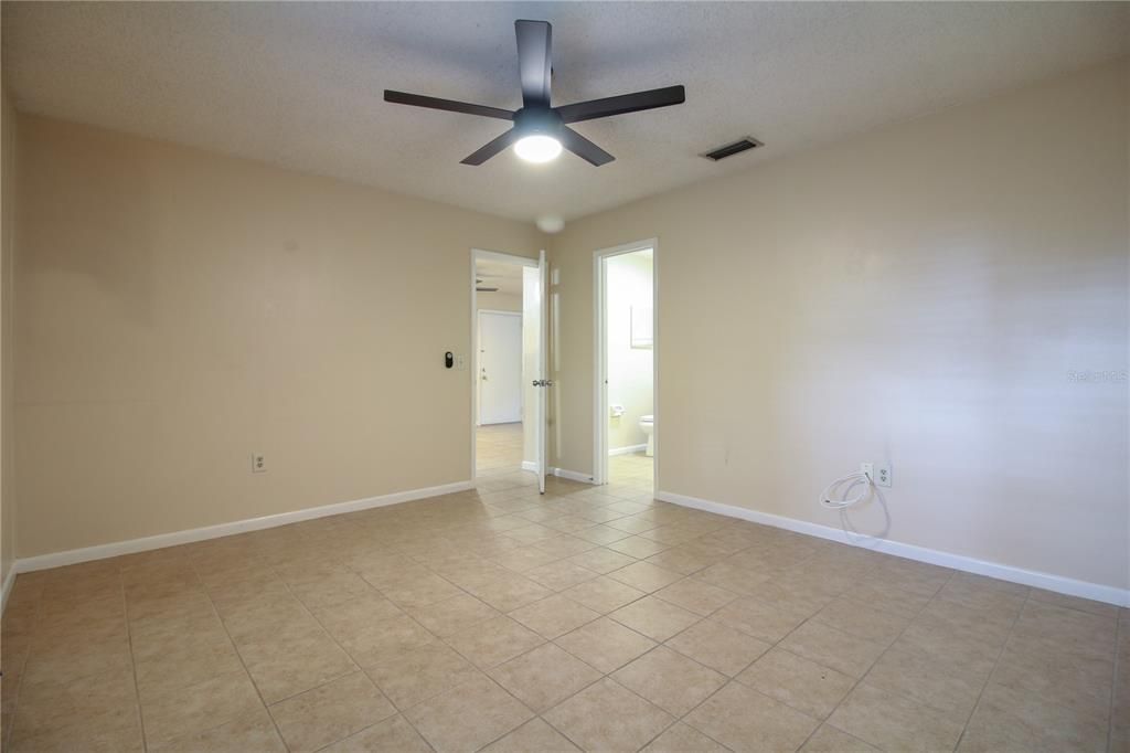 For Rent: $1,450 (2 beds, 1 baths, 1200 Square Feet)