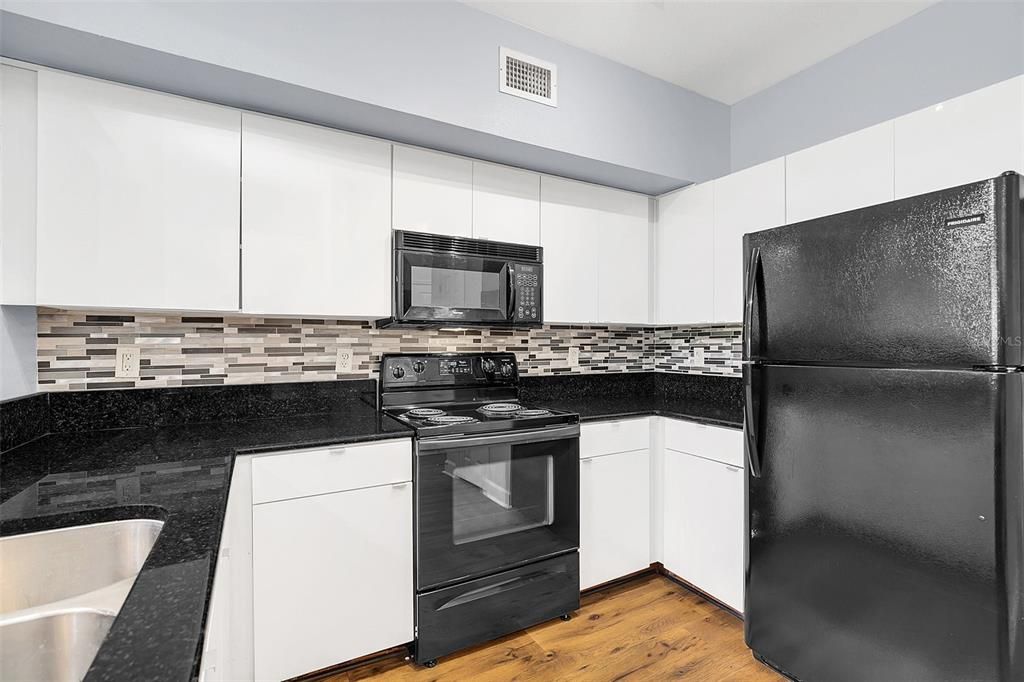 For Sale: $305,000 (2 beds, 2 baths, 1459 Square Feet)