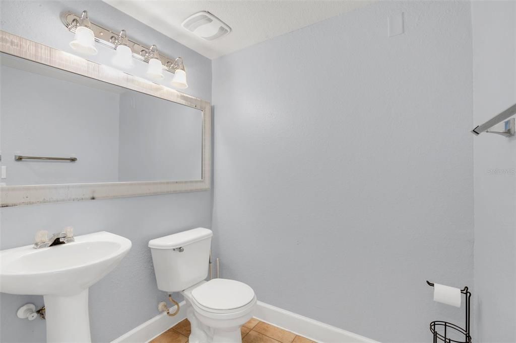 For Sale: $305,000 (2 beds, 2 baths, 1459 Square Feet)