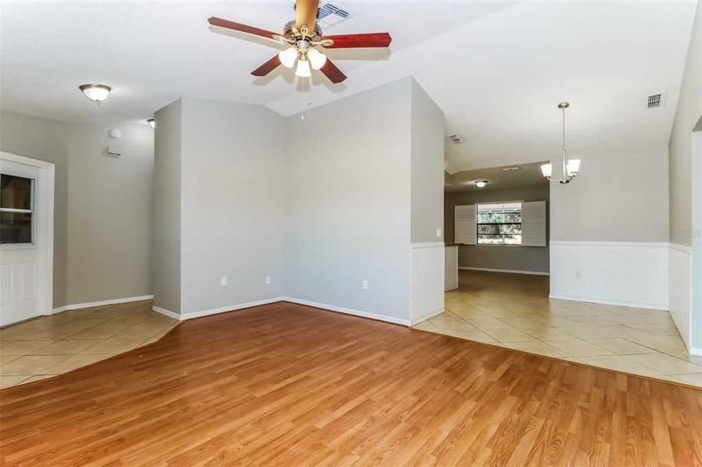 For Sale: $285,000 (3 beds, 2 baths, 1481 Square Feet)