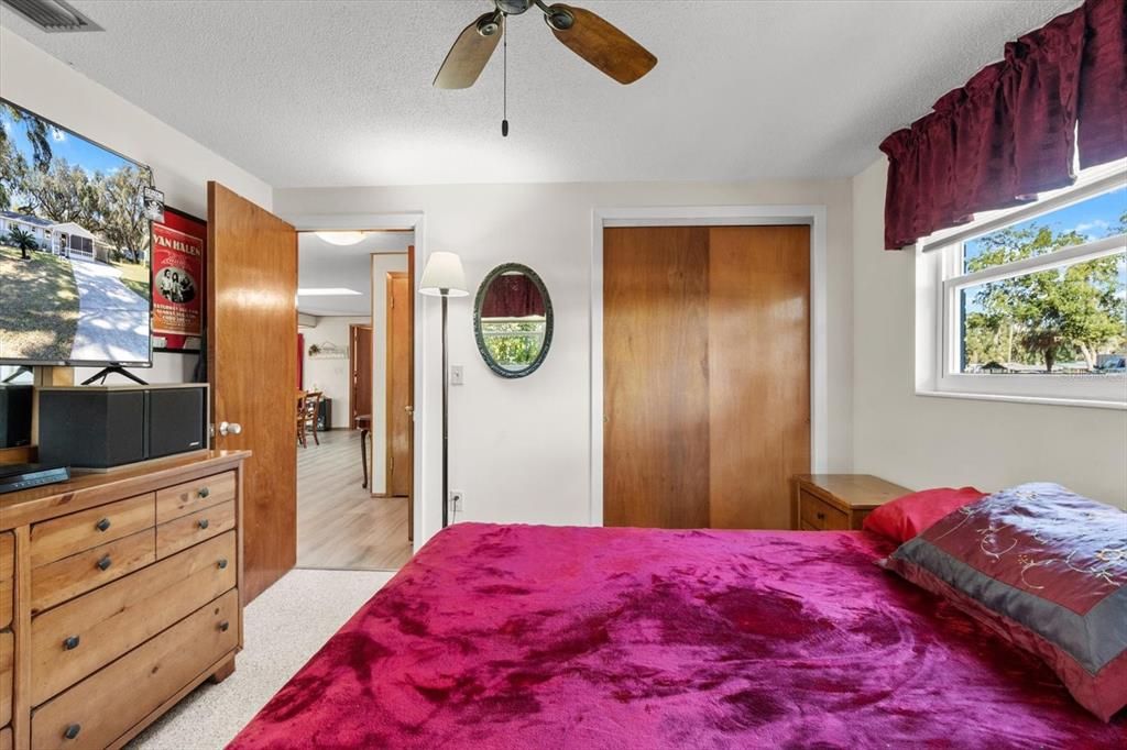 For Sale: $229,000 (2 beds, 1 baths, 1193 Square Feet)