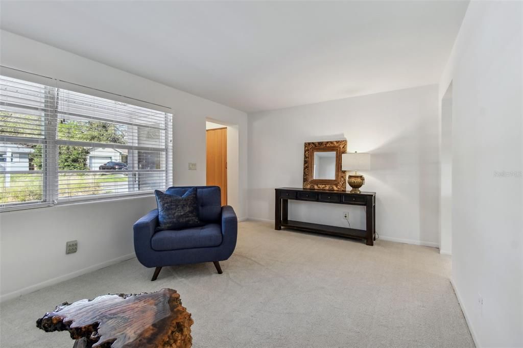 Active With Contract: $369,900 (2 beds, 1 baths, 1190 Square Feet)