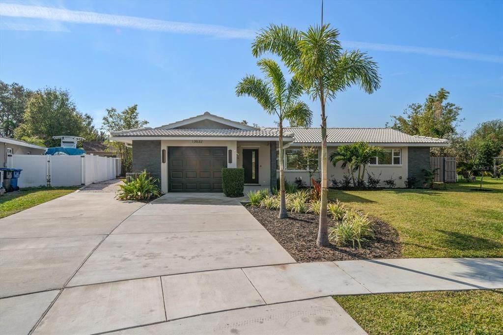 Large driveway with plenty of space for parking.