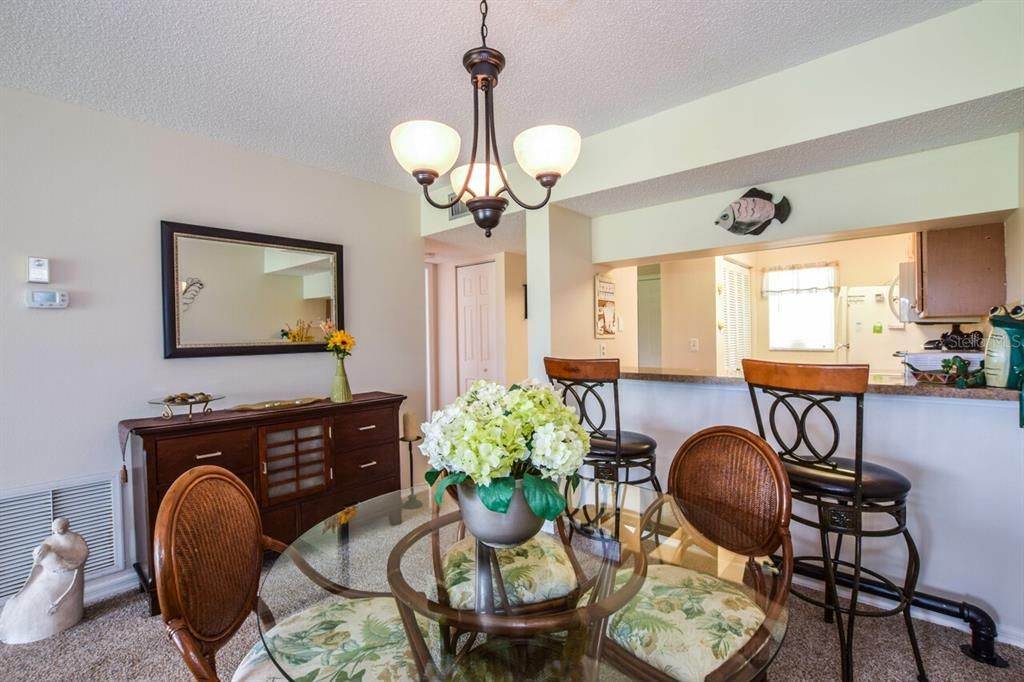 Dining area, breakfast bar