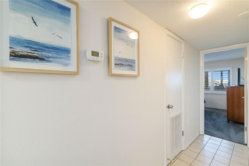 For Sale: $449,000 (2 beds, 2 baths, 944 Square Feet)