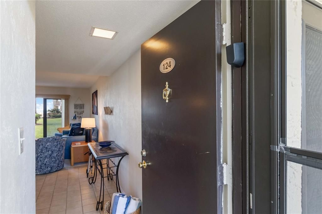 For Sale: $449,000 (2 beds, 2 baths, 944 Square Feet)