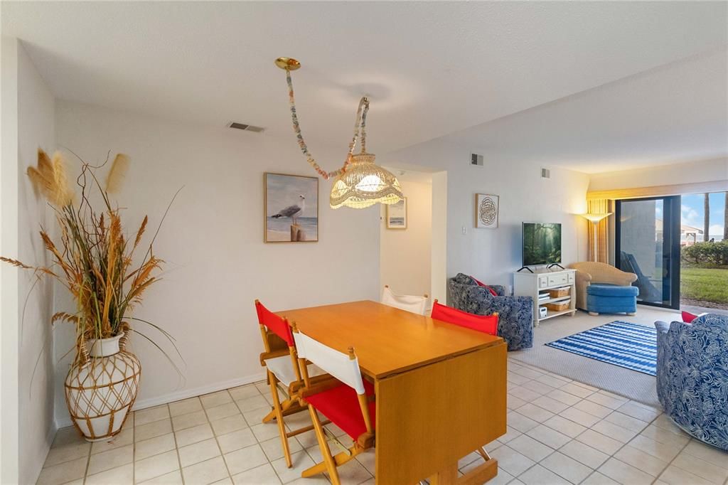 For Sale: $449,000 (2 beds, 2 baths, 944 Square Feet)