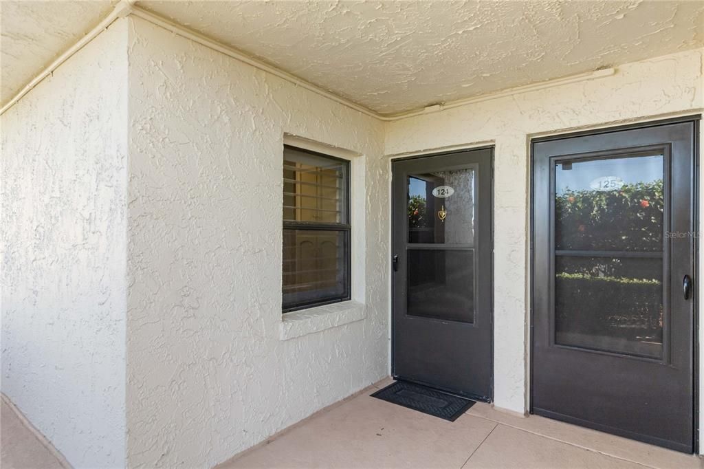 For Sale: $449,000 (2 beds, 2 baths, 944 Square Feet)