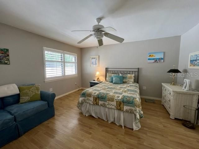 For Sale: $259,000 (2 beds, 2 baths, 1221 Square Feet)