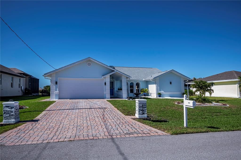 For Sale: $750,000 (3 beds, 3 baths, 1798 Square Feet)