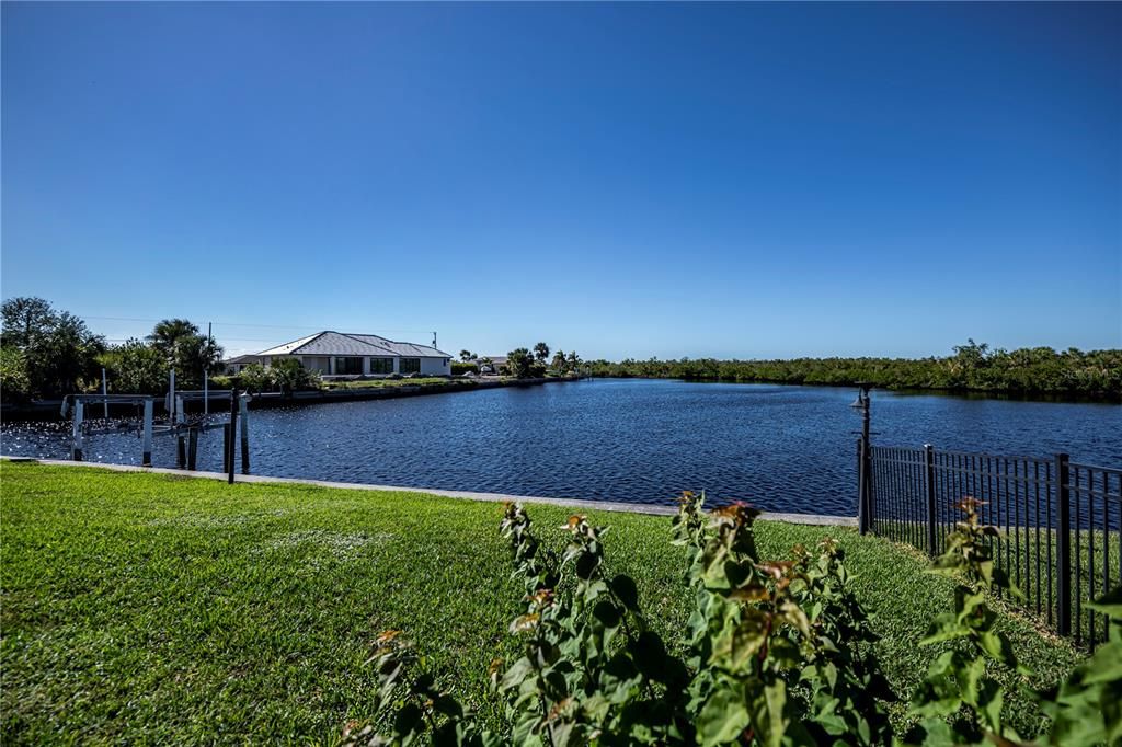 For Sale: $750,000 (3 beds, 3 baths, 1798 Square Feet)