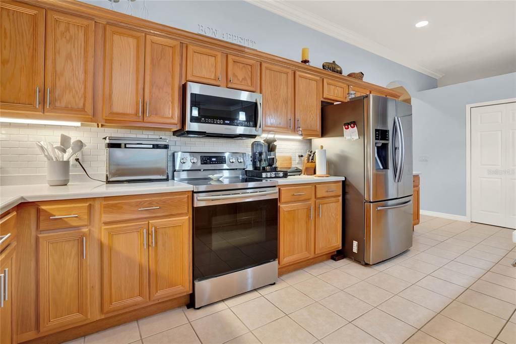 For Sale: $449,900 (2 beds, 2 baths, 2468 Square Feet)