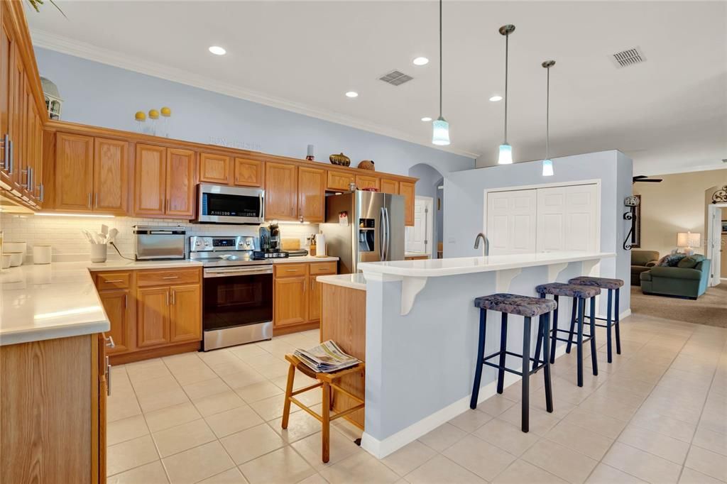 For Sale: $449,900 (2 beds, 2 baths, 2468 Square Feet)