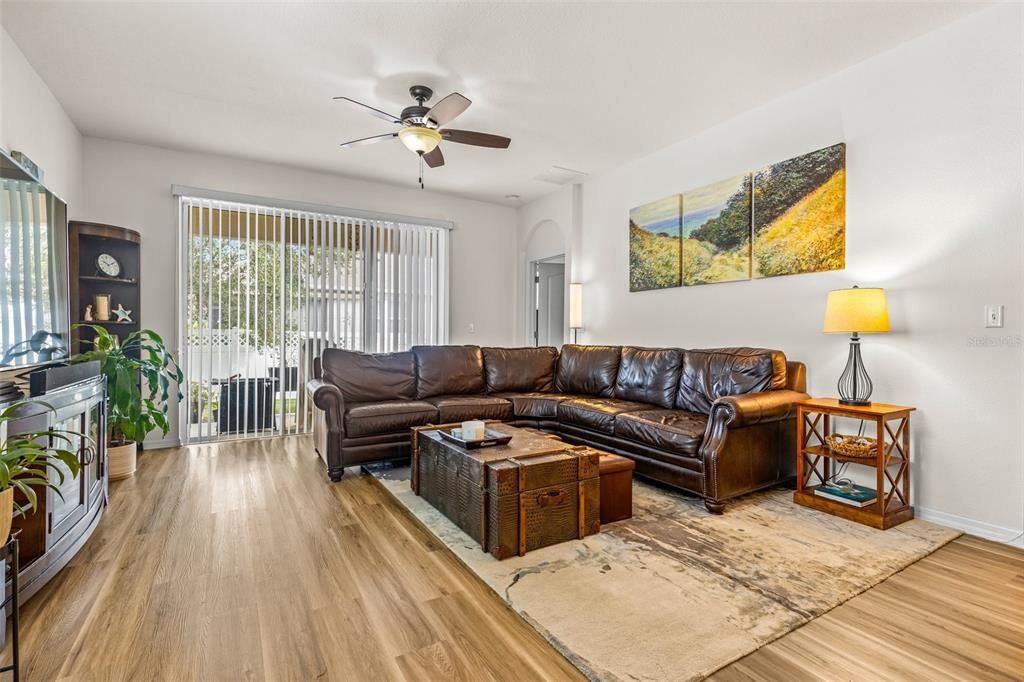 For Sale: $314,900 (3 beds, 2 baths, 1557 Square Feet)