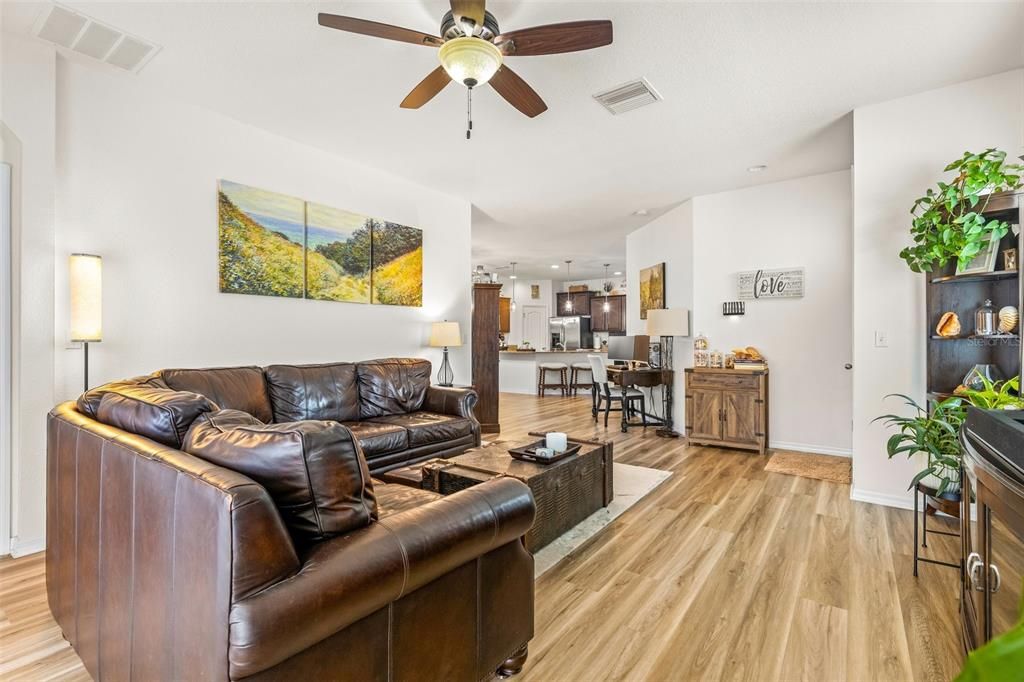 For Sale: $314,900 (3 beds, 2 baths, 1557 Square Feet)