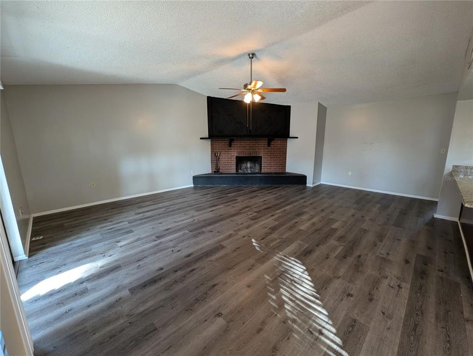 For Sale: $229,500 (3 beds, 2 baths, 1485 Square Feet)