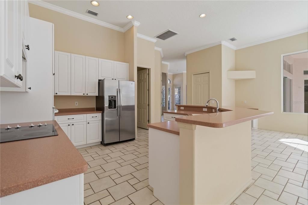 Spacious kitchen with breakfast countertop