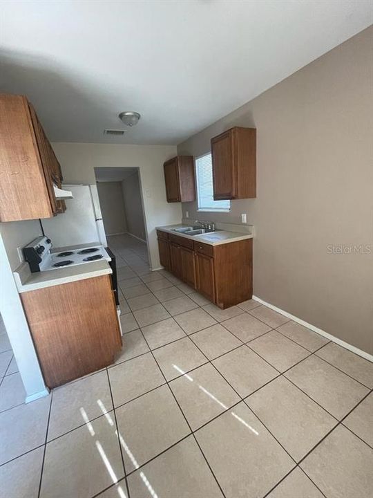 For Rent: $1,150 (2 beds, 1 baths, 777 Square Feet)