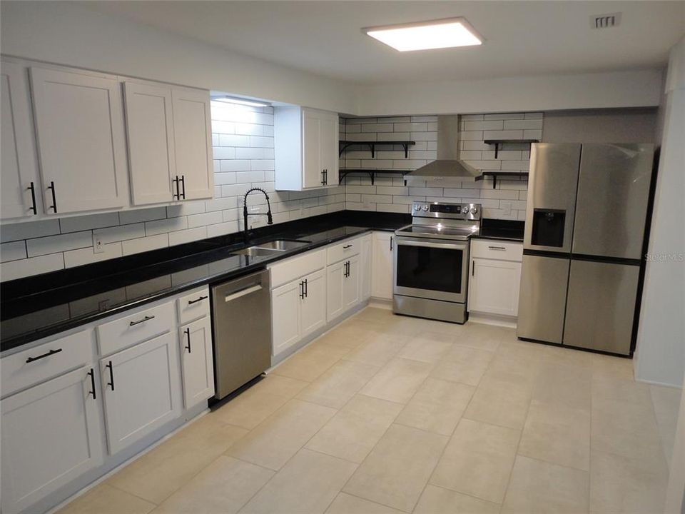 For Rent: $2,995 (4 beds, 2 baths, 2268 Square Feet)