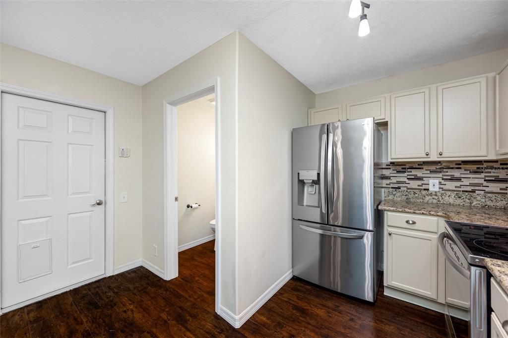 For Sale: $319,900 (2 beds, 1 baths, 1271 Square Feet)