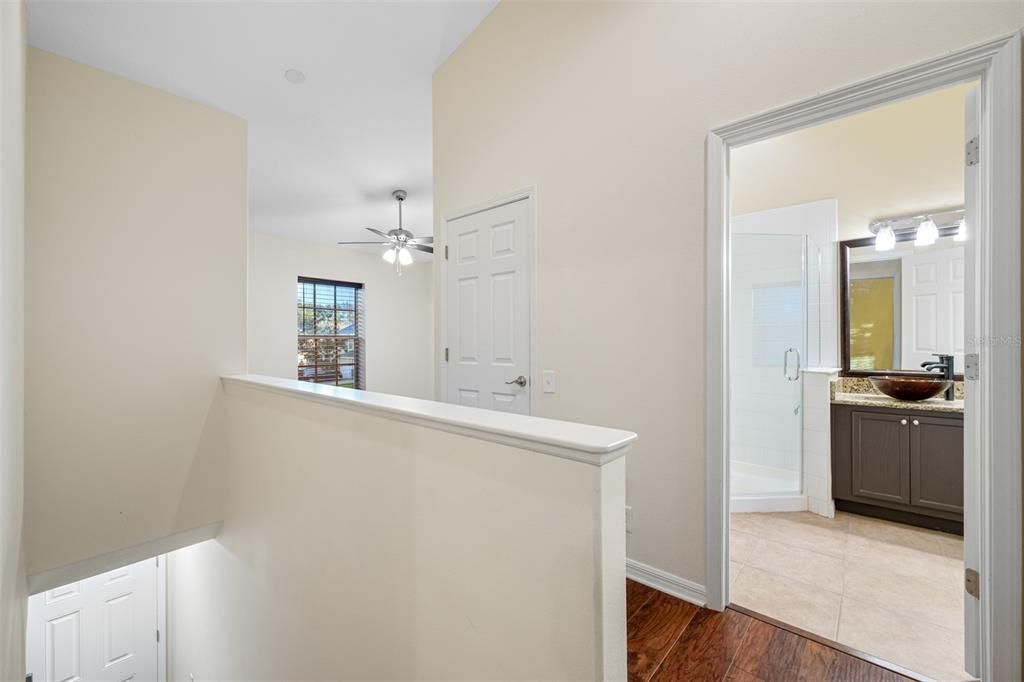 For Sale: $319,900 (2 beds, 1 baths, 1271 Square Feet)