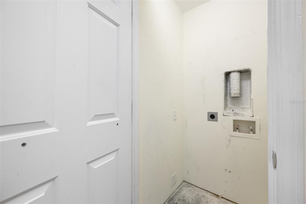 For Sale: $319,900 (2 beds, 1 baths, 1271 Square Feet)