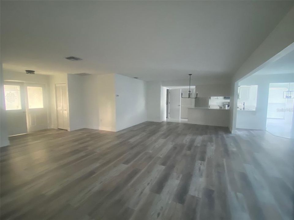 For Sale: $359,000 (2 beds, 2 baths, 1762 Square Feet)