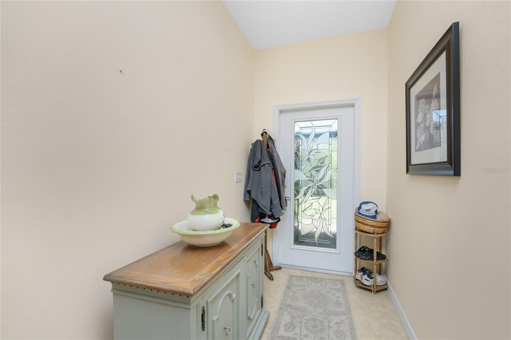 The front entry way features a beautiful leaded glass door.