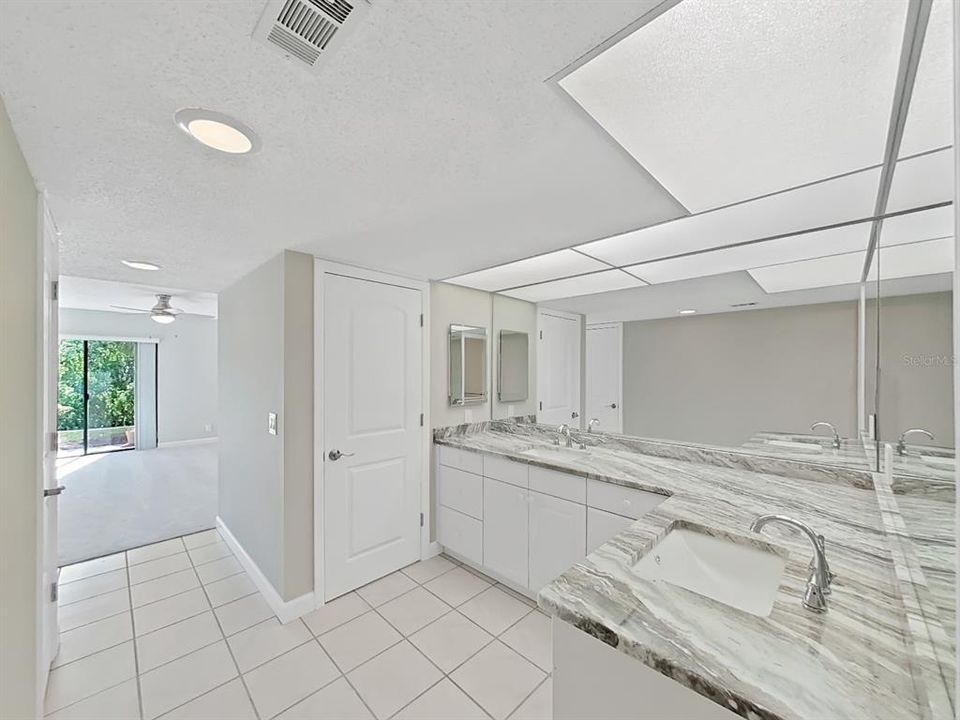 For Sale: $329,900 (2 beds, 2 baths, 1280 Square Feet)