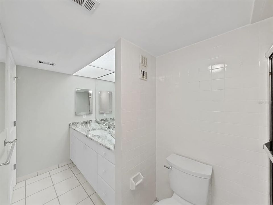 For Sale: $329,900 (2 beds, 2 baths, 1280 Square Feet)