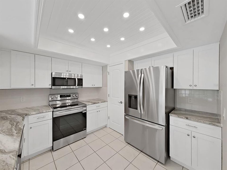 For Sale: $329,900 (2 beds, 2 baths, 1280 Square Feet)