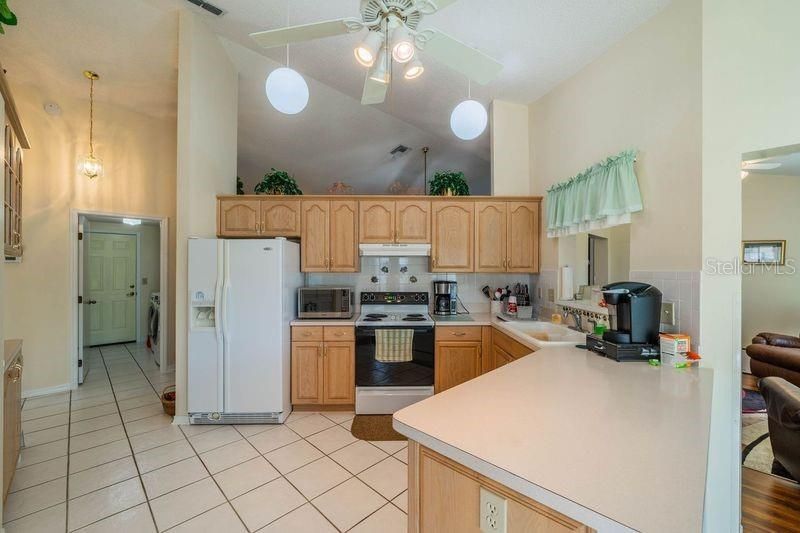 For Sale: $299,900 (2 beds, 2 baths, 1681 Square Feet)