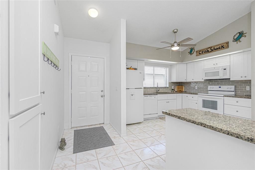 For Sale: $279,900 (2 beds, 2 baths, 1170 Square Feet)