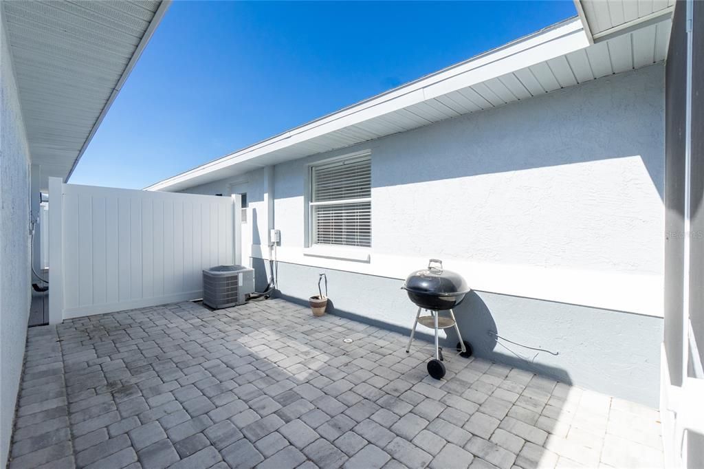 For Sale: $279,900 (2 beds, 2 baths, 1170 Square Feet)