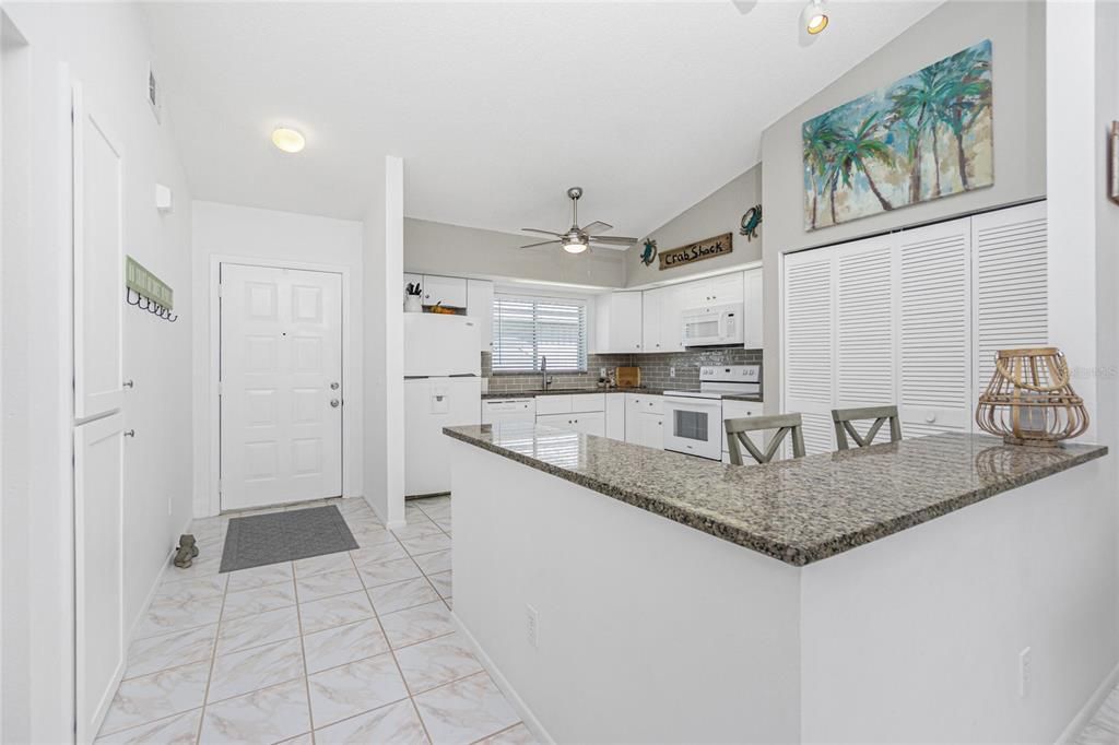 For Sale: $279,900 (2 beds, 2 baths, 1170 Square Feet)