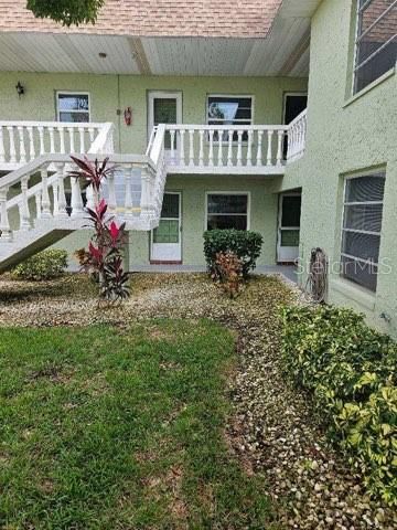 View of front yard