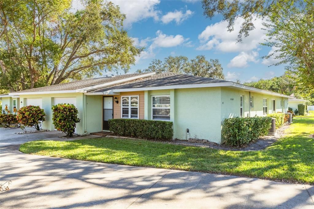 2/2 condo in a 55+ Palm Harbor community!