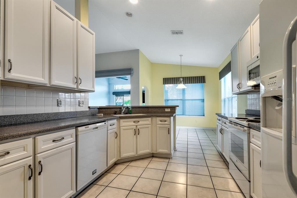 For Sale: $419,900 (3 beds, 2 baths, 1650 Square Feet)