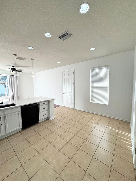 For Sale: $289,900 (3 beds, 2 baths, 1260 Square Feet)