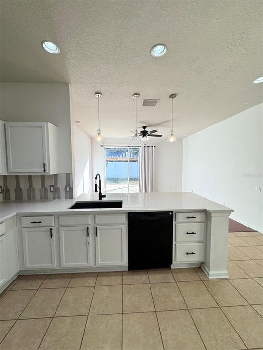 For Sale: $289,900 (3 beds, 2 baths, 1260 Square Feet)