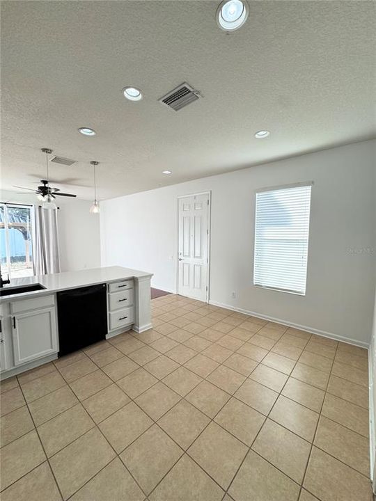 For Sale: $289,900 (3 beds, 2 baths, 1260 Square Feet)