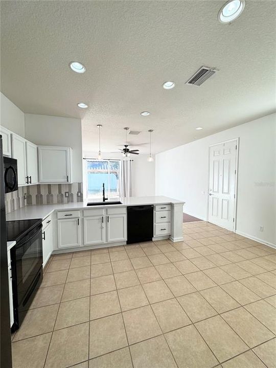 For Sale: $289,900 (3 beds, 2 baths, 1260 Square Feet)