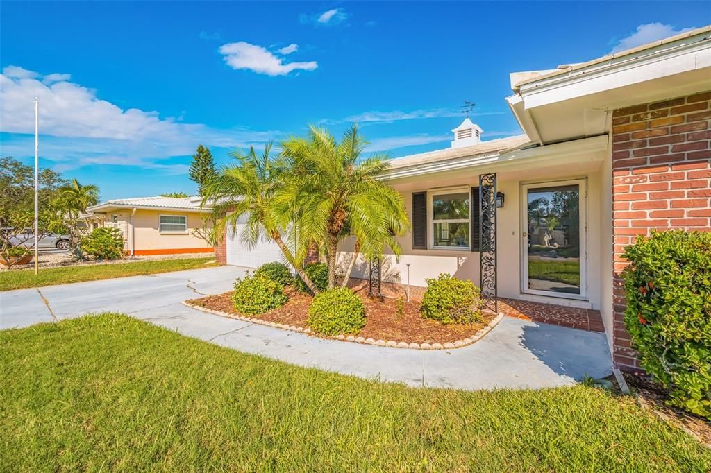 For Sale: $595,000 (3 beds, 2 baths, 1493 Square Feet)