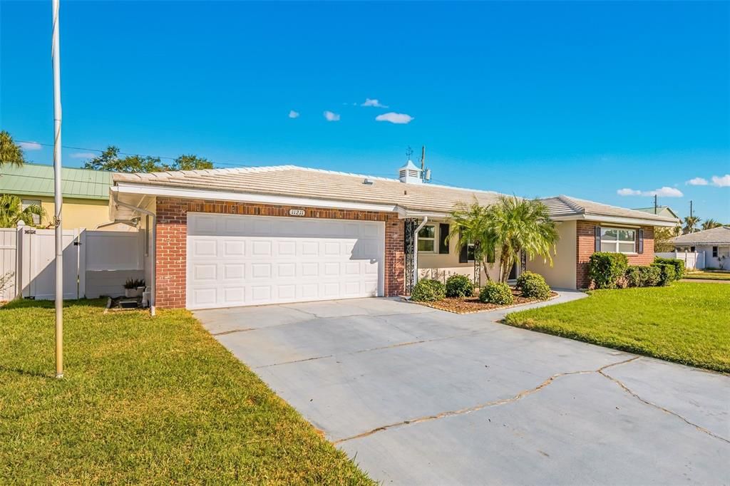 For Sale: $595,000 (3 beds, 2 baths, 1493 Square Feet)