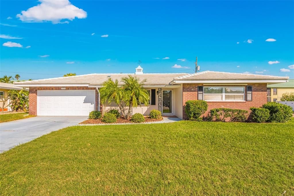 For Sale: $595,000 (3 beds, 2 baths, 1493 Square Feet)