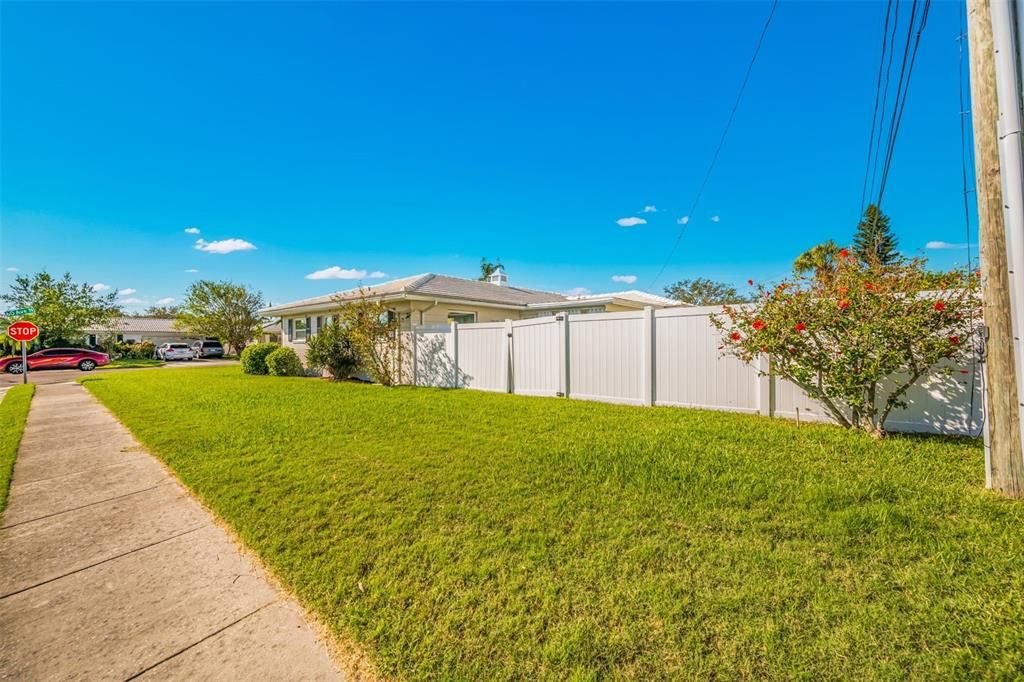 For Sale: $595,000 (3 beds, 2 baths, 1493 Square Feet)