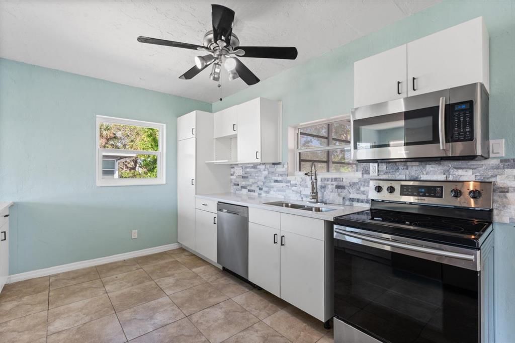 For Sale: $455,000 (2 beds, 1 baths, 1335 Square Feet)